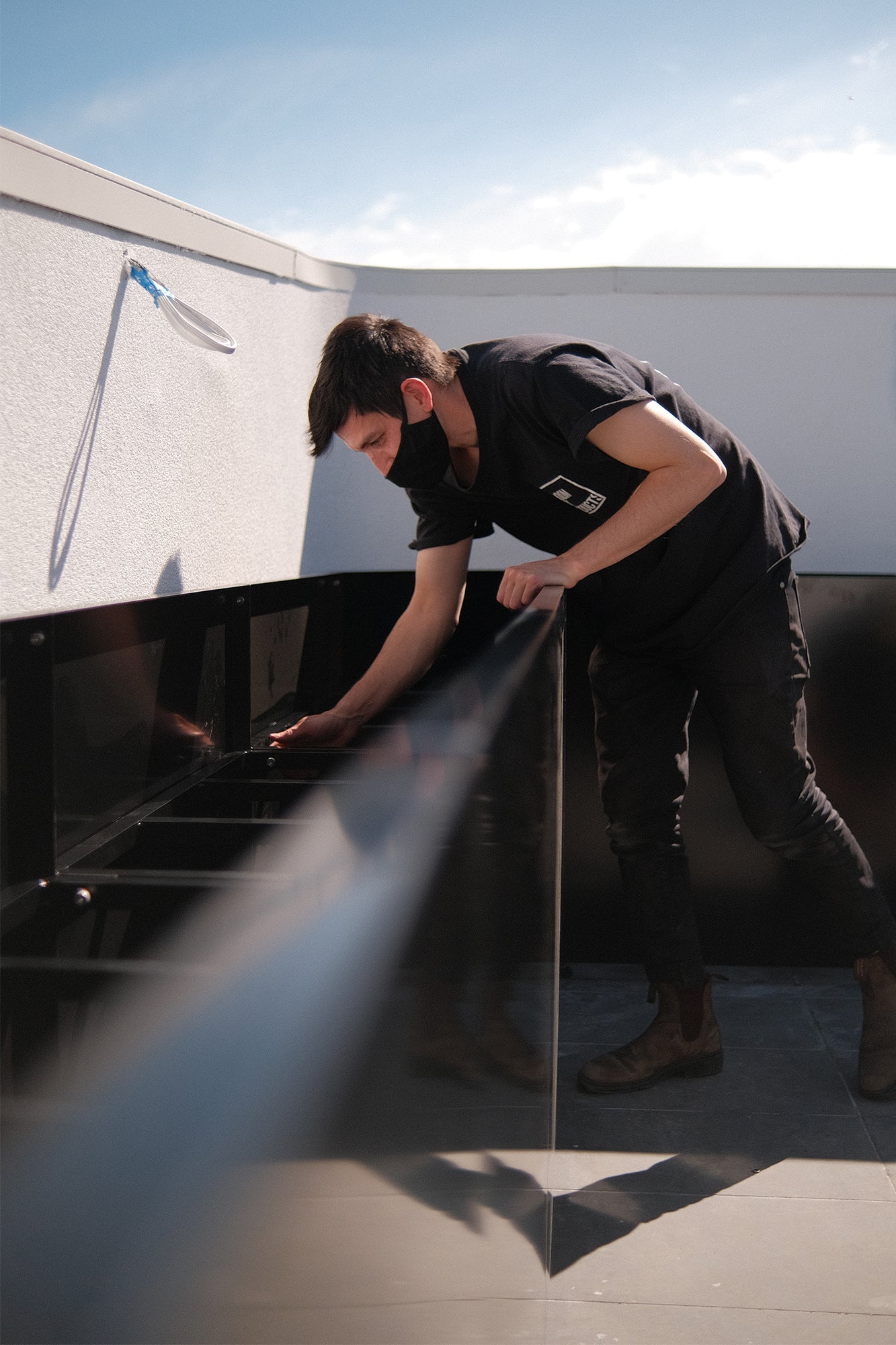 Bloom Box Team member Tom working on an installation of a custom designed aluminum planter box with black powdercoated finish. Made for a rooftop garden on a house in Brunswick. Designed with specific geometery and delivered in flat panels.